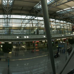 flughafen-halle-dusseldorf.jpg