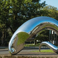 1_2023-08-20-9A1A0158-Im-alive-von-Tony-Cragg