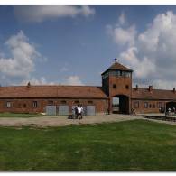 auschwitz-birkenau-tor.jpg auschwitz-birkenau-tor.jpg