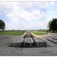 birkenau-monument.jpg birkenau-monument.jpg