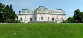 schloss-benrath-in-dusseldorf.jpg