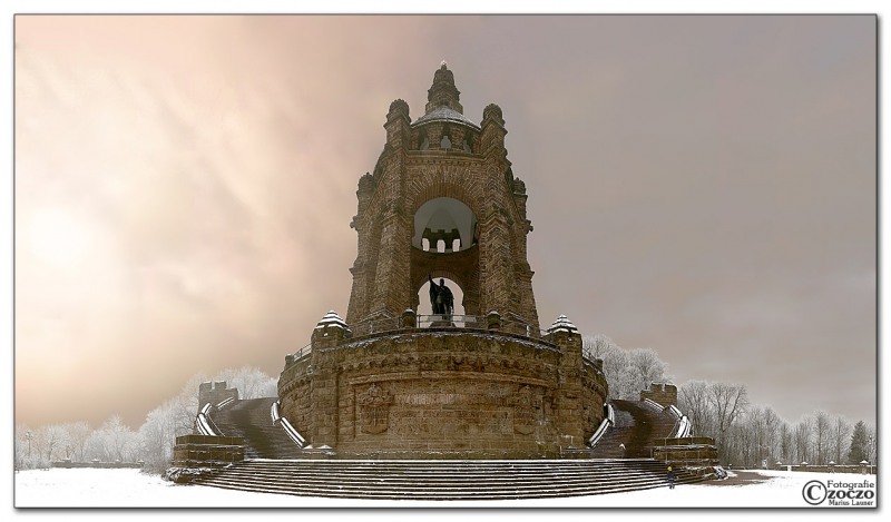 wilhelm-denkmall-porta-westfalica-vorne.jpg