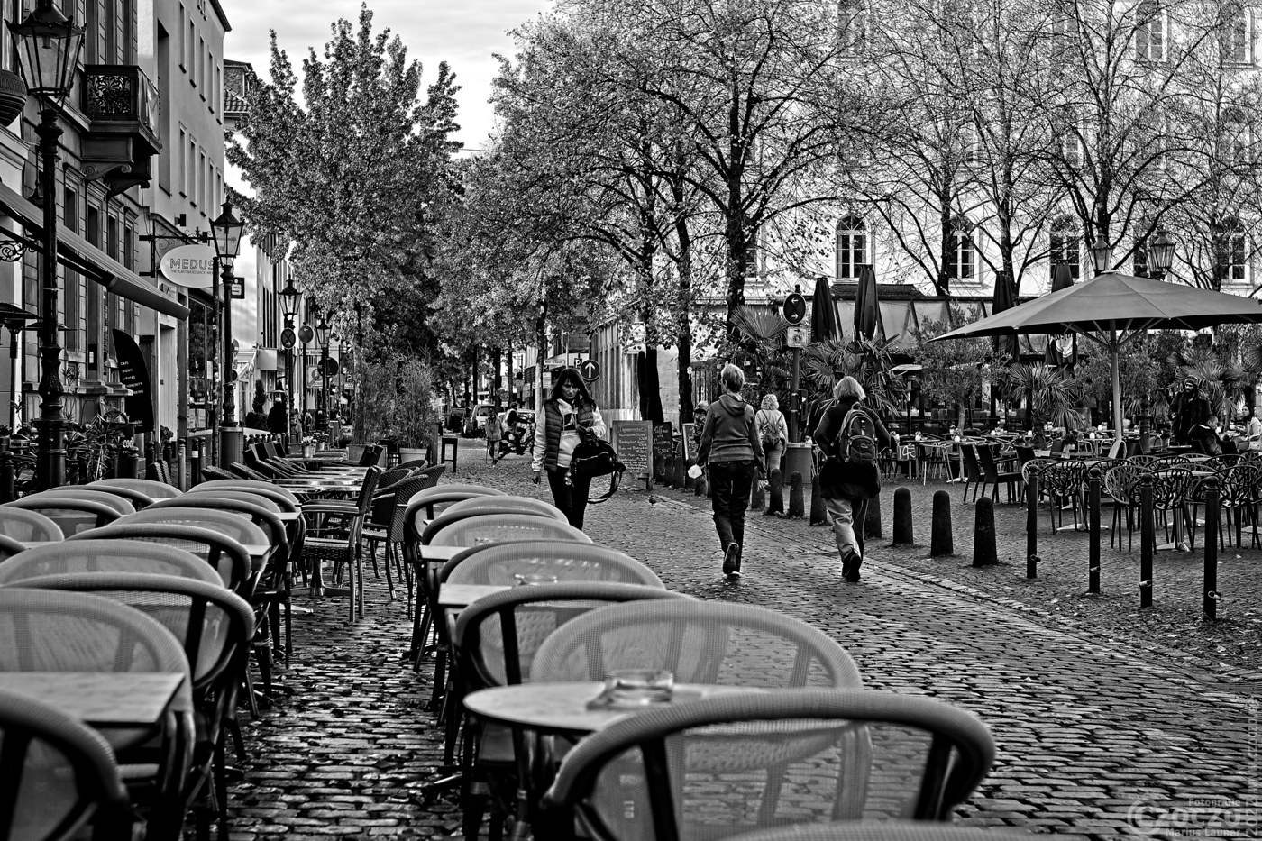 2022-10-17-9A1A0095v1.cr3-ON1-50mmHelios-Laurentiusplatz