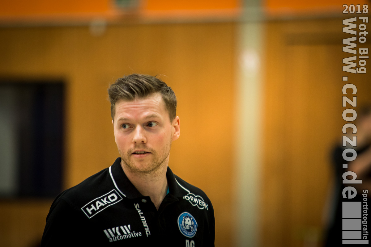 180423-20180423-unbenannt-IMG_4454-NHC-EJugend-mit-A.T.Gunnarson.jpg