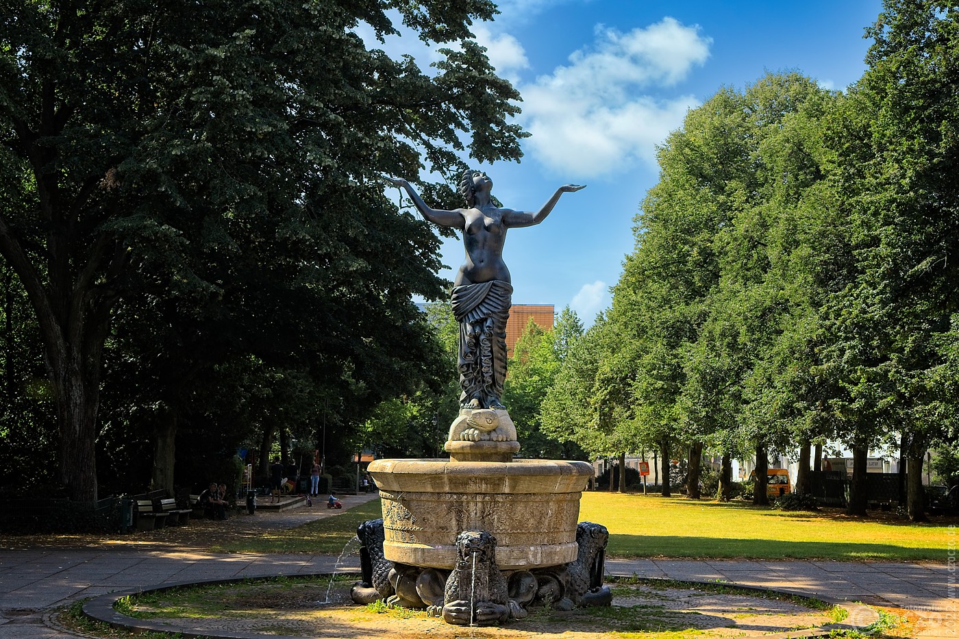 2020-08-16-9A1A8460-2020-2022-Gerechtigkeitbrunnen-Wuppertal-Elberfeld.jpg