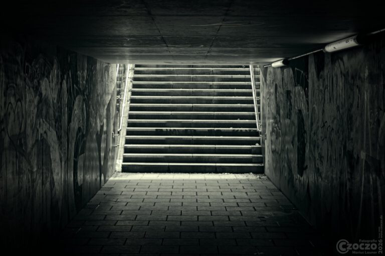 Unterführung ... Licht im Tunel