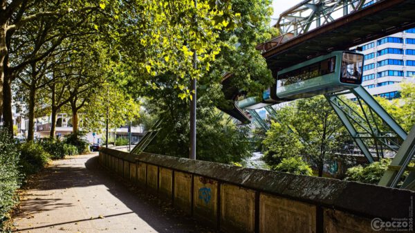 Schwebebahn